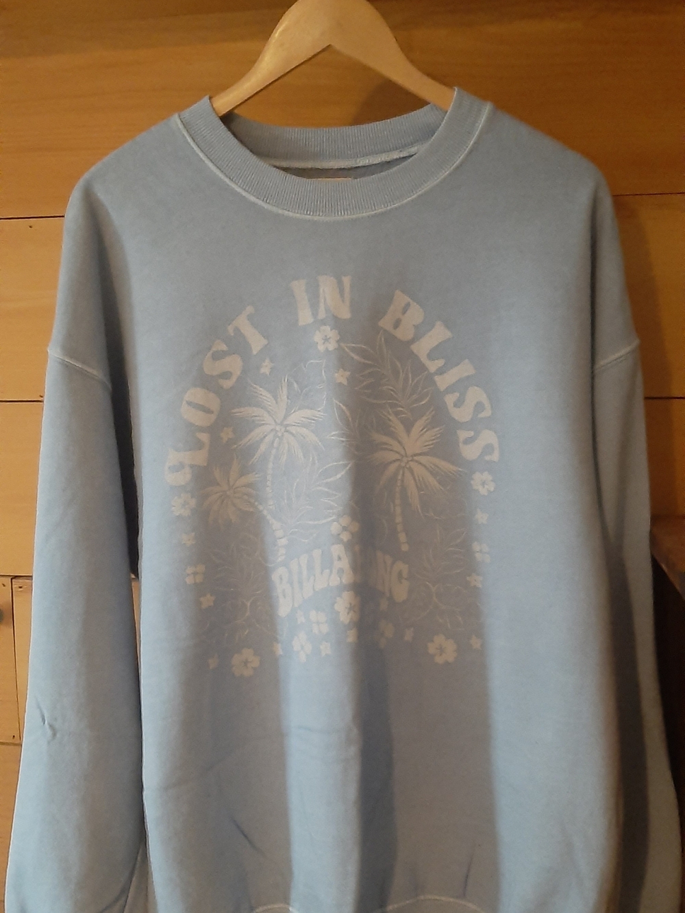 Billabong Light Blue and White Logo Tagpullover